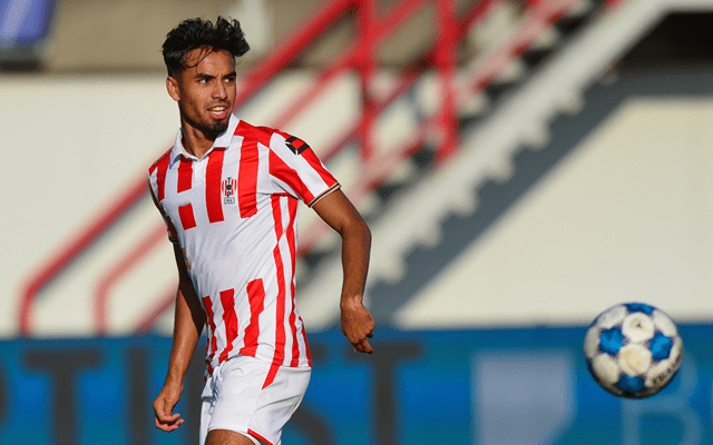 包含佛罗伦萨主场大胜，球队状态回勇的词条